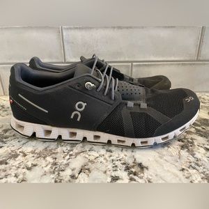 On Cloud running shoes sz 10.5
